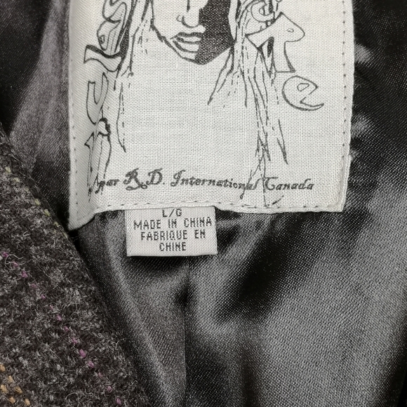 Blazer - Picture 4 of 8